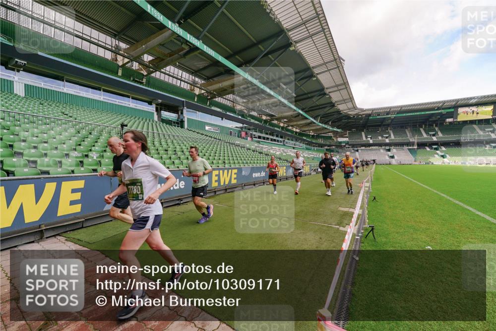 13.09.2026 - 21. swb-Marathon Bremen Michael Burmester http://msf.ph/oto/10309171 13.09.2026 13:05:27 Laufen im Stadion 109, 178, 217, 244, 323, 394, 430, 454, 534, 536, 565, 647, 784, 891, 900, 1073, 1239, 1243, 1274, 1307, 1308, 1373, 1380, 1456, 1533, 1581, 1627, 1653, 1656, 1687, 1780, 1914, 1932, 1941, 2023, 2076, 2089, 2126, 2241, 2244, 2265, 2301, 2310, 2355, 2369, 2393, 2430, 2452, 2464, 2602, 2723, 2742, 2764, 2867, 2872, 2891, 2910, 2919, 2957, 2959, 2985, 3028, 3030, 3055, 3217, 3278, 3320, 3343, 3419, 3425, 3444, 3485, 3521, 3796, 3909, 242 meine-sportfotos.de