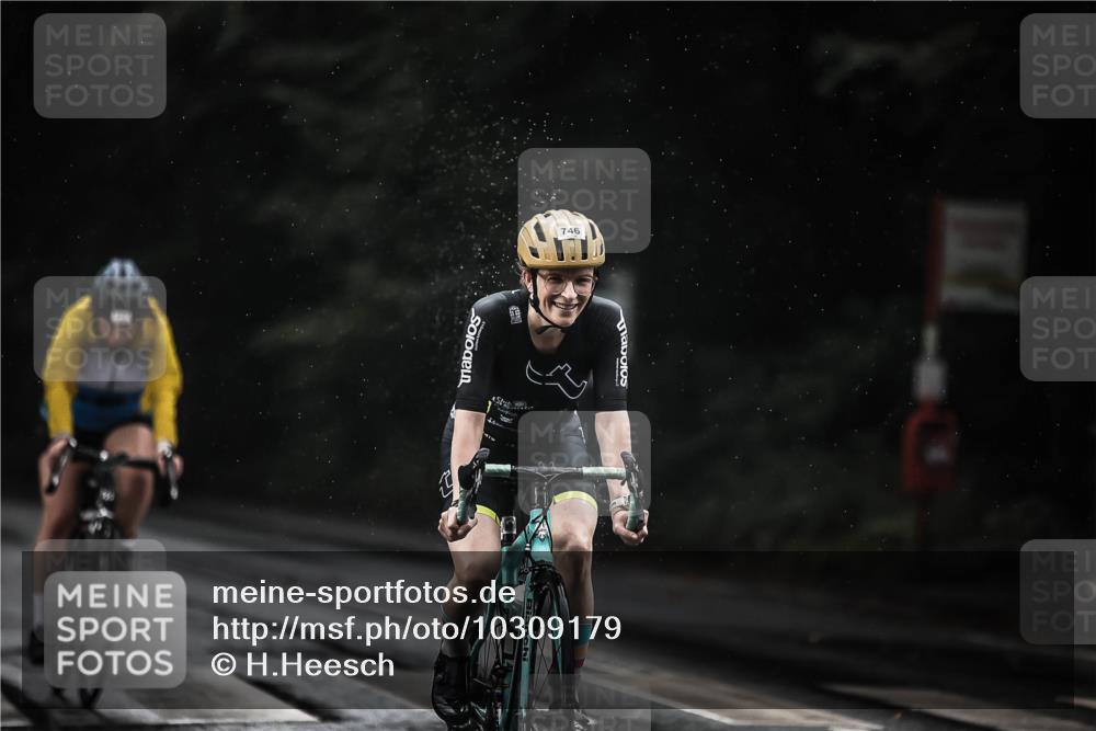 13.09.2026 - Stadtparktriathlon H.Heesch http://msf.ph/oto/10309179 13.09.2026 11:42:11 Radfahren 728, 746, 793, 820, 888, 927 meine-sportfotos.de