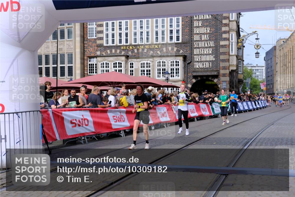 13.09.2026 - 21. swb-Marathon Bremen Tim E. http://msf.ph/oto/10309182 13.09.2026 10:52:30 Ziel 10588, 11371, 11487, 11610, 11877, 12319, 13578 meine-sportfotos.de
