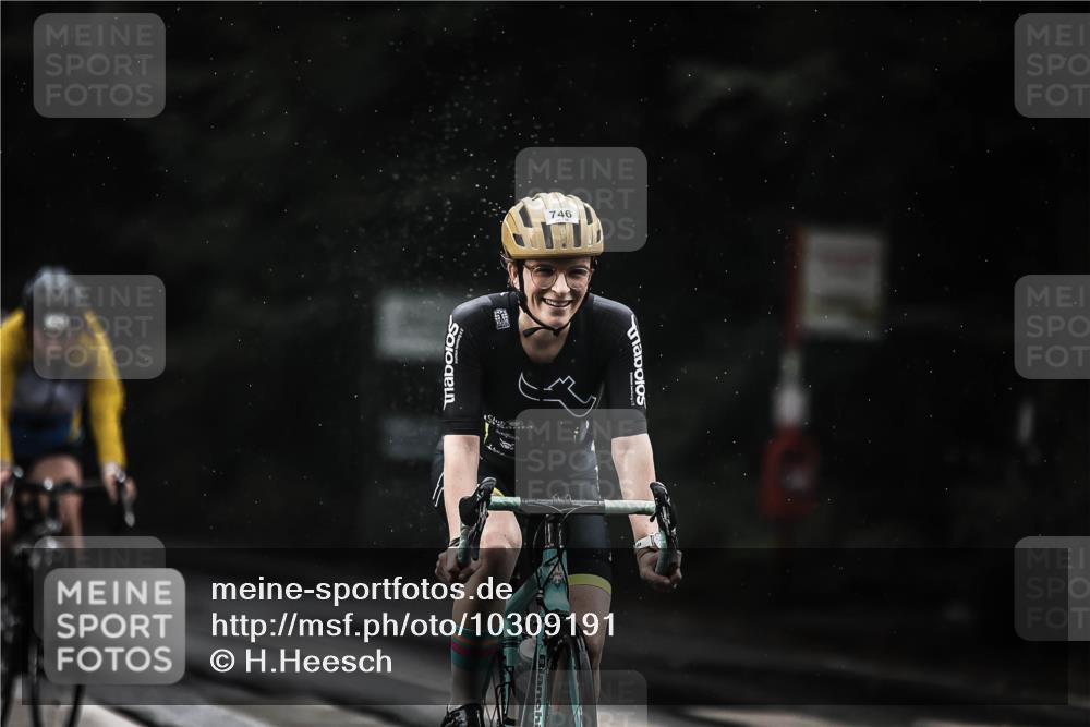 13.09.2026 - Stadtparktriathlon H.Heesch http://msf.ph/oto/10309191 13.09.2026 11:42:11 Radfahren 728, 746, 793, 820, 888, 927 meine-sportfotos.de