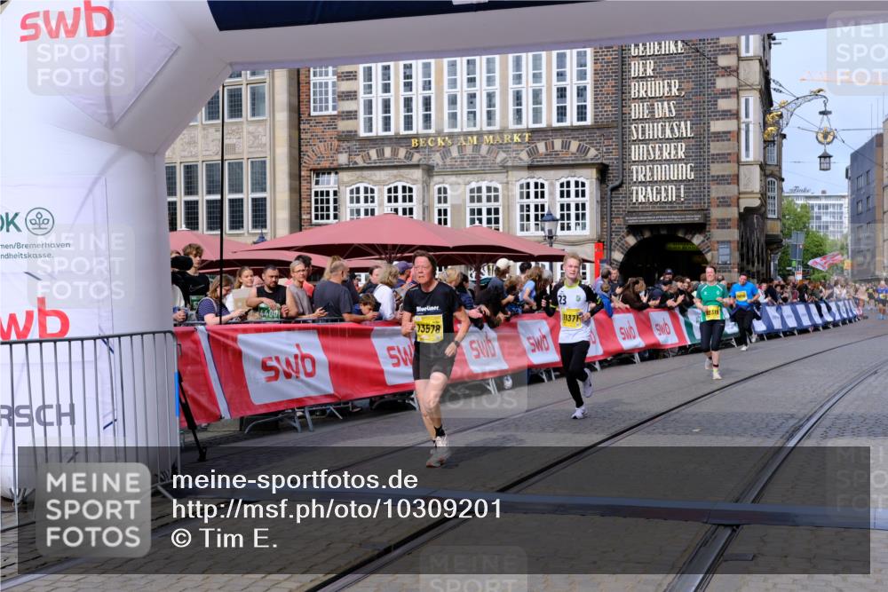 13.09.2026 - 21. swb-Marathon Bremen Tim E. http://msf.ph/oto/10309201 13.09.2026 10:52:30 Ziel 10588, 11371, 11487, 11610, 11877, 12319, 13578 meine-sportfotos.de