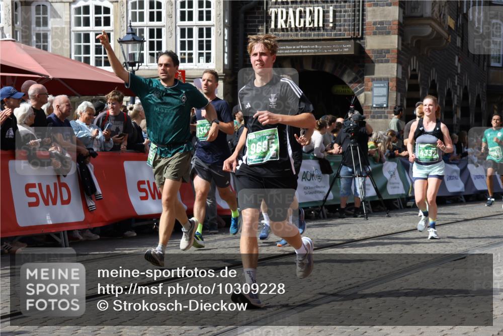 13.09.2026 - 21. swb-Marathon Bremen Strokosch-Dieckow http://msf.ph/oto/10309228 13.09.2026 13:30:32 Ziel 881, 1308, 1611, 1909, 1938, 2126, 2265, 2364, 2900, 4763, 5039, 5348, 5615, 6225, 6720, 6942, 6992, 6994, 7184, 7609, 7932, 7966, 8105, 8110, 8115, 8441, 8494, 9015, 9104, 9125, 9412, 9529, 625, 800, 834, 1533, 1771, 1841, 1926, 1941, 2369, 2452, 2723, 2985, 4206, 4332, 4342, 4425, 4757, 4920, 5551, 5802, 5822, 6134, 6343, 6347, 6523, 7012, 7253, 7567, 7645, 9692, 9699, 9825, 13090 meine-sportfotos.de