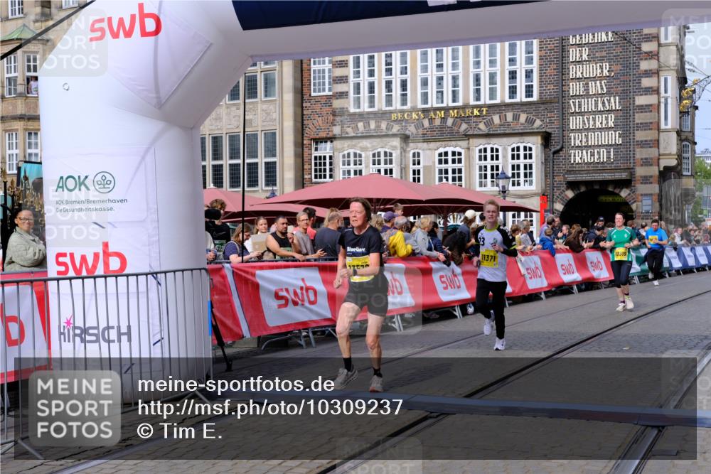 13.09.2026 - 21. swb-Marathon Bremen Tim E. http://msf.ph/oto/10309237 13.09.2026 10:52:30 Ziel 10588, 11371, 11487, 11610, 11877, 12319, 13578 meine-sportfotos.de