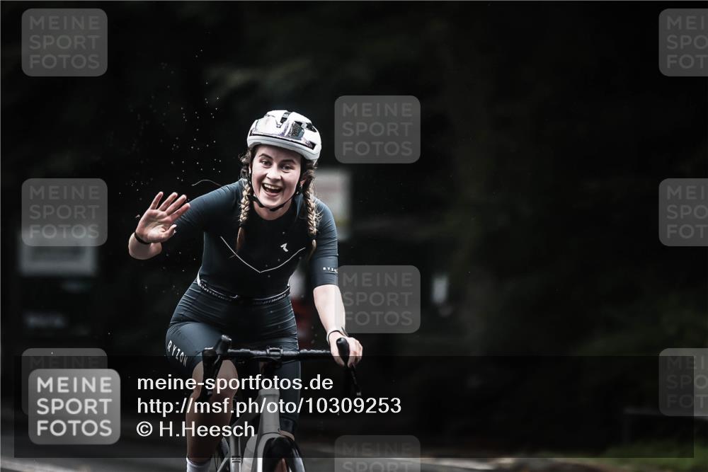 13.09.2026 - Stadtparktriathlon H.Heesch http://msf.ph/oto/10309253 13.09.2026 12:49:09 Radfahren 1093, 1116, 1118, 1253, 1283 meine-sportfotos.de