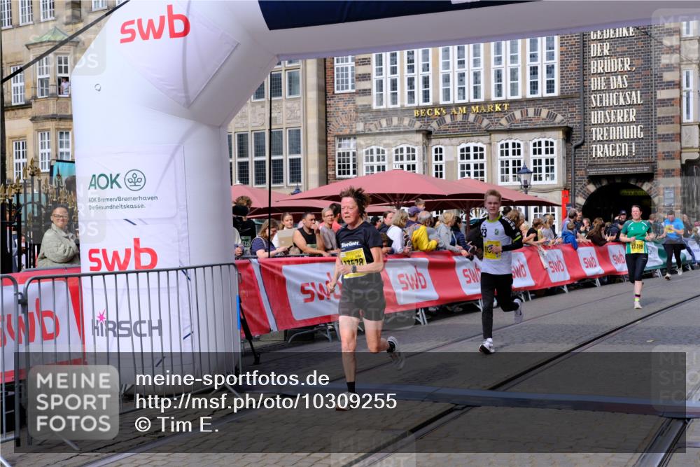 13.09.2026 - 21. swb-Marathon Bremen Tim E. http://msf.ph/oto/10309255 13.09.2026 10:52:30 Ziel 10588, 11371, 11487, 11610, 11877, 12319, 13578 meine-sportfotos.de