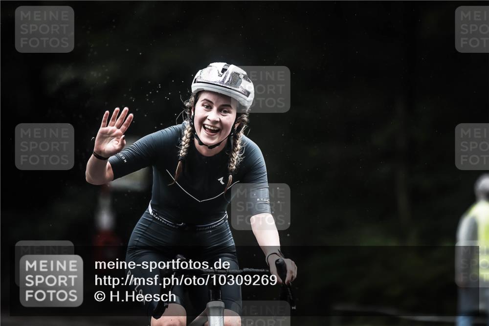 13.09.2026 - Stadtparktriathlon H.Heesch http://msf.ph/oto/10309269 13.09.2026 12:49:10 Radfahren 1093, 1116, 1118, 1253, 1283 meine-sportfotos.de