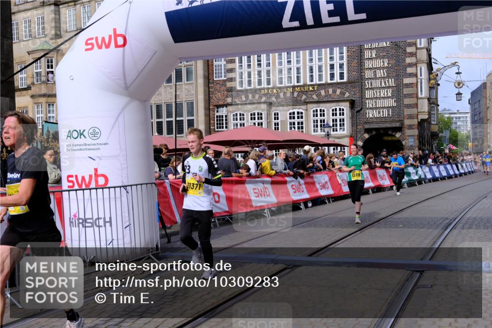 13.09.2026 - 21. swb-Marathon Bremen Tim E. http://msf.ph/oto/10309283 13.09.2026 10:52:32 Ziel 10588, 11371, 11487, 11610, 12319, 13578 meine-sportfotos.de