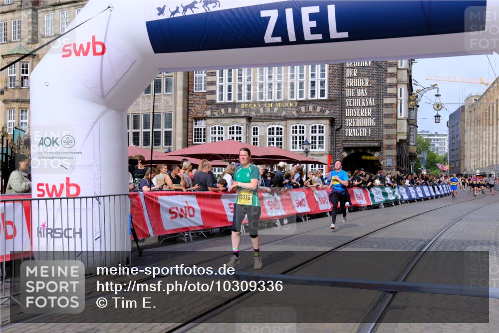 13.09.2026 - 21. swb-Marathon Bremen Tim E. http://msf.ph/oto/10309336 13.09.2026 10:52:33 Ziel 10588, 11371, 11487, 11610, 12319, 13578 meine-sportfotos.de