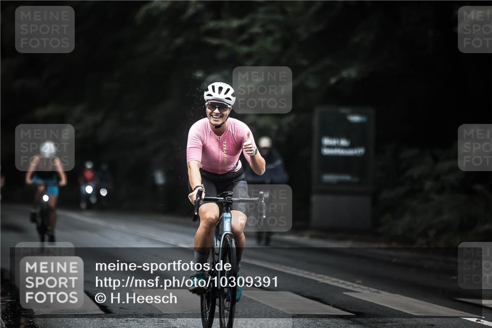 13.09.2026 - Stadtparktriathlon H.Heesch http://msf.ph/oto/10309391 13.09.2026 12:49:22 Radfahren 1145, 1151 meine-sportfotos.de