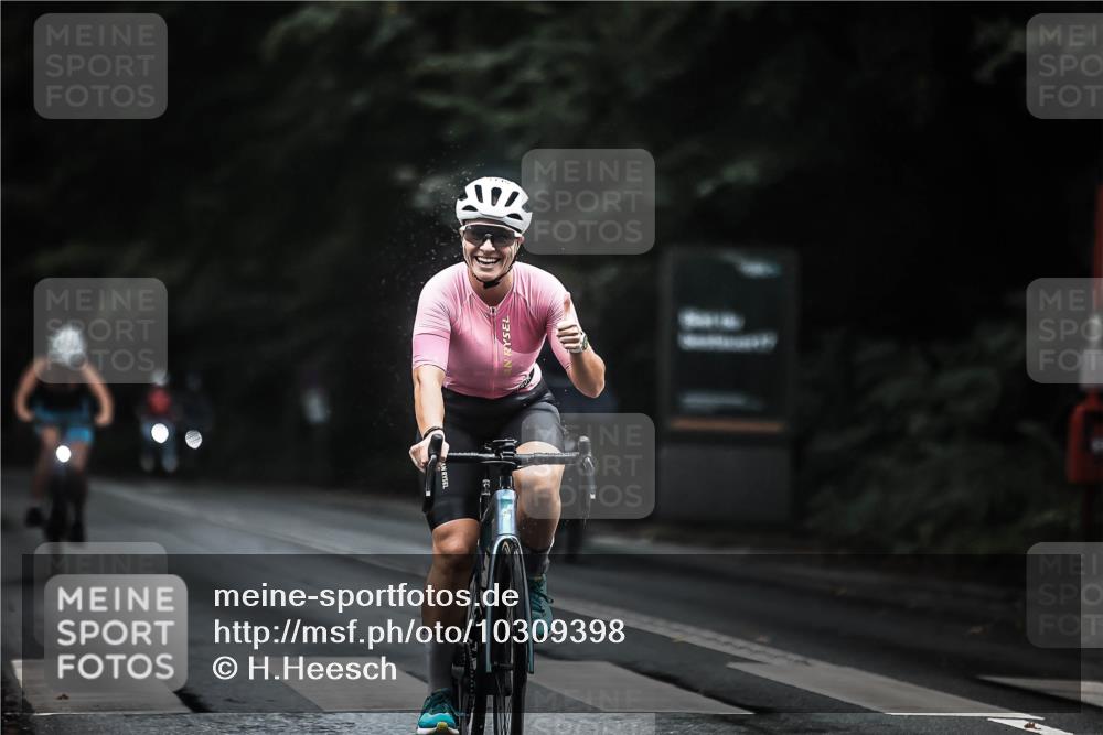 13.09.2026 - Stadtparktriathlon H.Heesch http://msf.ph/oto/10309398 13.09.2026 12:49:23 Radfahren 1145, 1151 meine-sportfotos.de