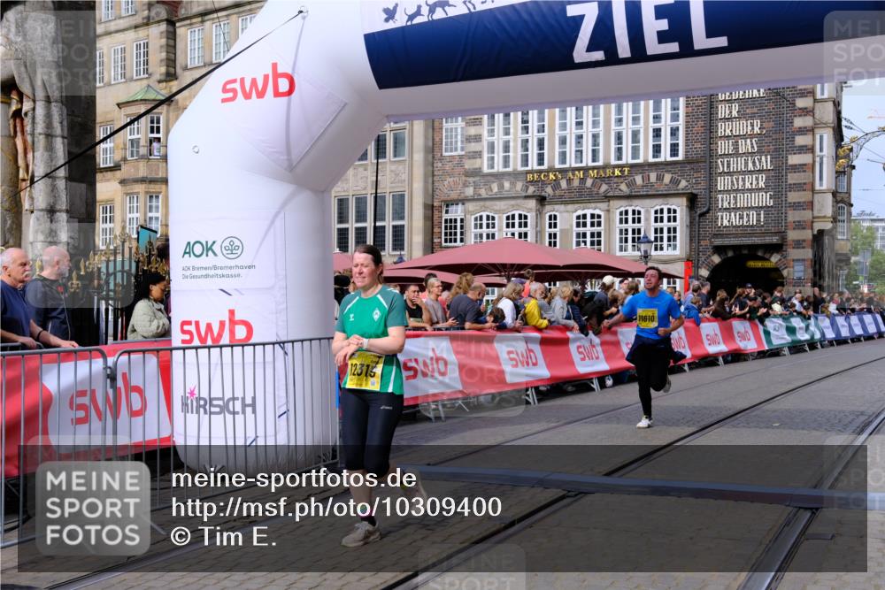 13.09.2026 - 21. swb-Marathon Bremen Tim E. http://msf.ph/oto/10309400 13.09.2026 10:52:34 Ziel 10588, 11371, 11487, 11610, 12319, 13578 meine-sportfotos.de