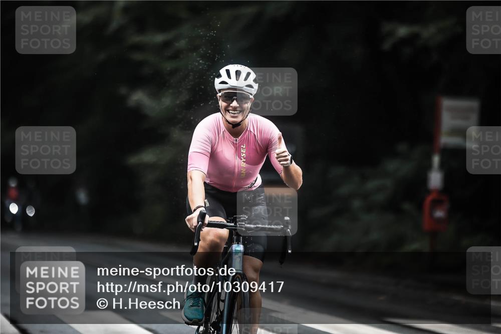 13.09.2026 - Stadtparktriathlon H.Heesch http://msf.ph/oto/10309417 13.09.2026 12:49:23 Radfahren 1145, 1151 meine-sportfotos.de
