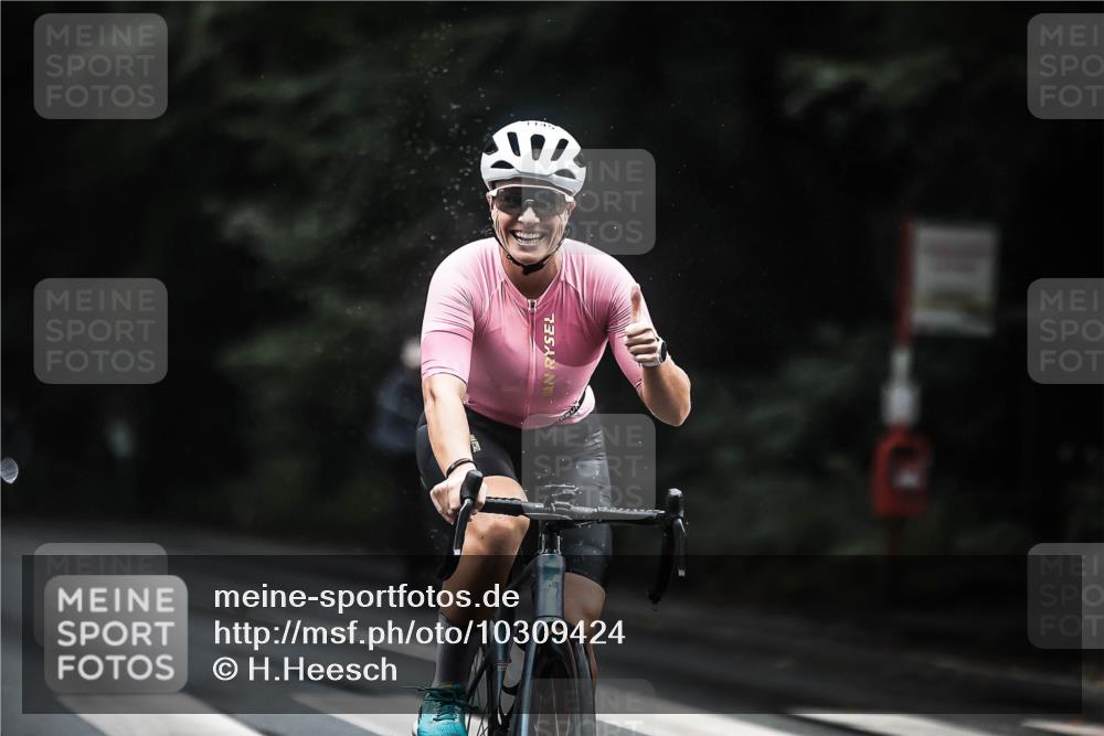 13.09.2026 - Stadtparktriathlon H.Heesch http://msf.ph/oto/10309424 13.09.2026 12:49:23 Radfahren 1145, 1151 meine-sportfotos.de