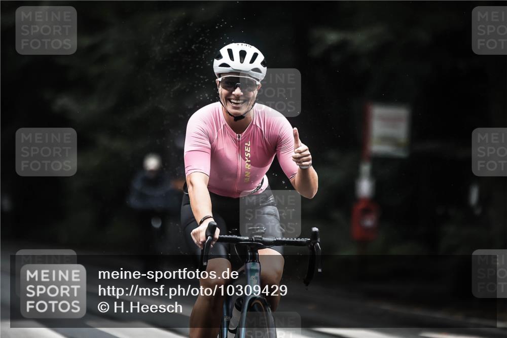 13.09.2026 - Stadtparktriathlon H.Heesch http://msf.ph/oto/10309429 13.09.2026 12:49:23 Radfahren 1145, 1151 meine-sportfotos.de