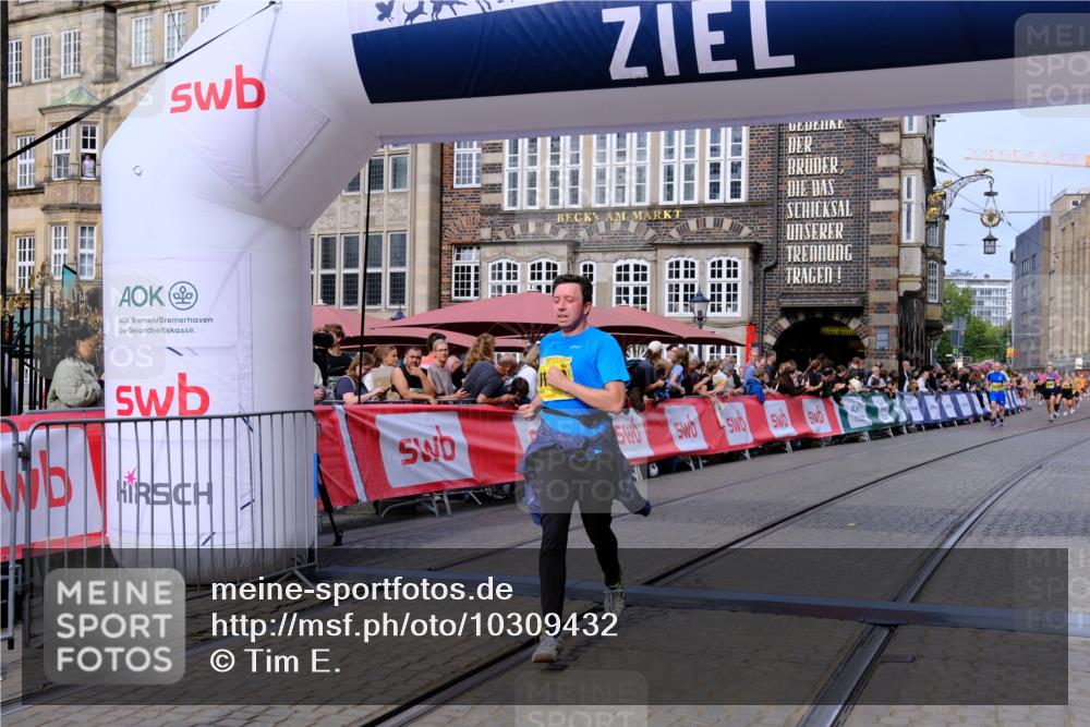13.09.2026 - 21. swb-Marathon Bremen Tim E. http://msf.ph/oto/10309432 13.09.2026 10:52:35 Ziel 11371, 11610, 11669, 12319, 13578 meine-sportfotos.de