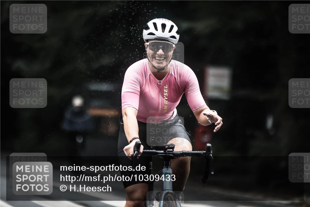 13.09.2026 - Stadtparktriathlon H.Heesch http://msf.ph/oto/10309433 13.09.2026 12:49:23 Radfahren 1145, 1151 meine-sportfotos.de