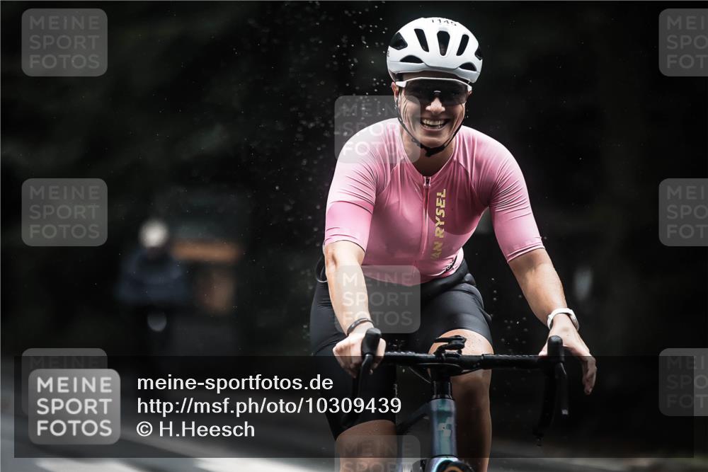 13.09.2026 - Stadtparktriathlon H.Heesch http://msf.ph/oto/10309439 13.09.2026 12:49:23 Radfahren 1145, 1151 meine-sportfotos.de