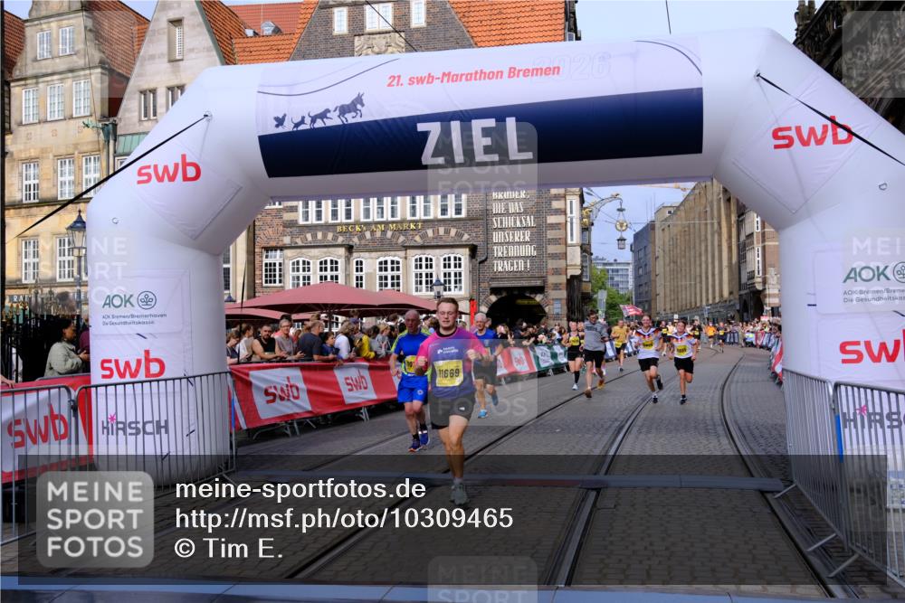 13.09.2026 - 21. swb-Marathon Bremen Tim E. http://msf.ph/oto/10309465 13.09.2026 10:52:43 Ziel 10761, 10812, 10958, 11350, 11371, 11604, 11605, 11610, 11669, 12319, 12361, 12439, 12533 meine-sportfotos.de