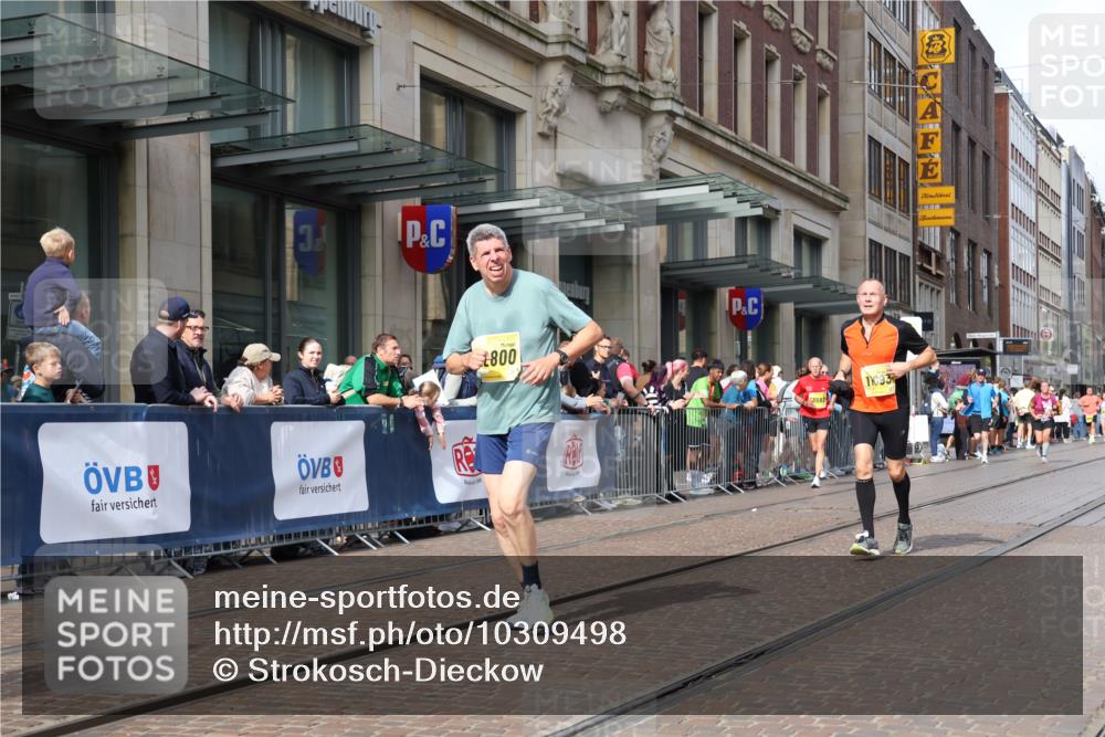 13.09.2026 - 21. swb-Marathon Bremen Strokosch-Dieckow http://msf.ph/oto/10309498 13.09.2026 10:54:42 Ziel 10555, 10646, 10901, 11001, 11620, 11860, 11889, 11908, 11976, 12313, 12800, 13592, 10067, 10146, 10410, 10503, 10589, 10608, 10631, 10704, 10765, 10837, 10884, 11039, 11040, 11174, 11389, 11569, 11593, 11874, 12038, 12265, 12328, 12467, 12519, 13526 meine-sportfotos.de