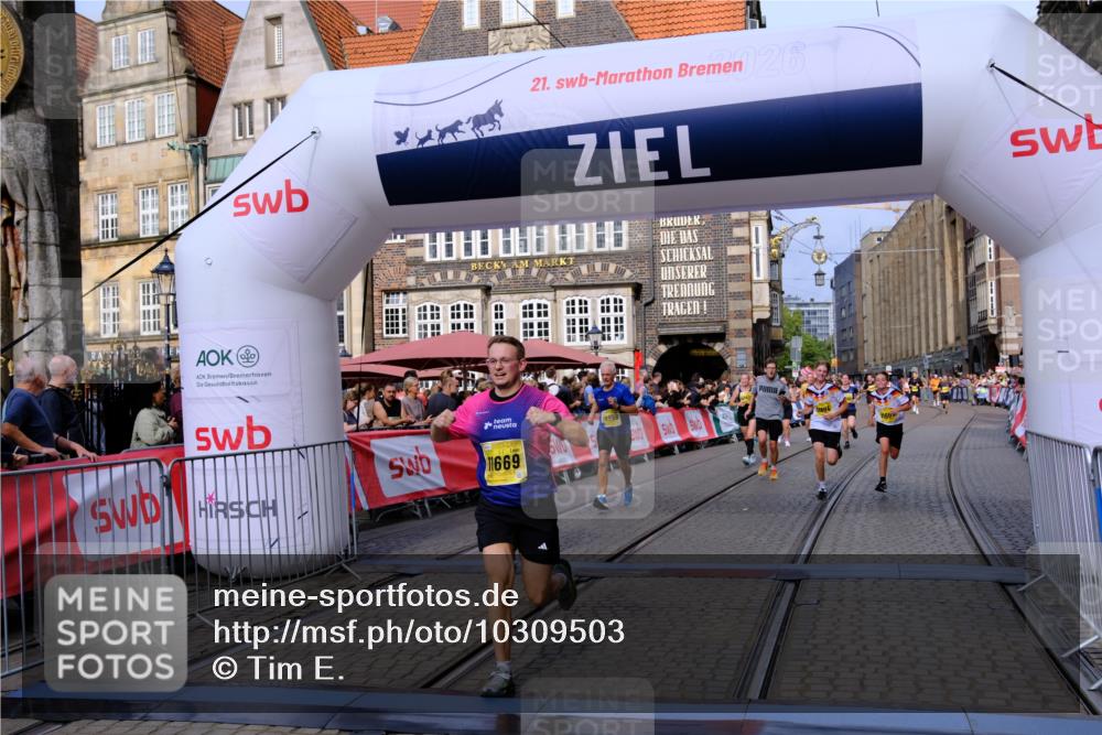 13.09.2026 - 21. swb-Marathon Bremen Tim E. http://msf.ph/oto/10309503 13.09.2026 10:52:44 Ziel 10761, 10812, 10958, 11350, 11604, 11605, 11610, 11669, 12319, 12361, 12439, 12533 meine-sportfotos.de