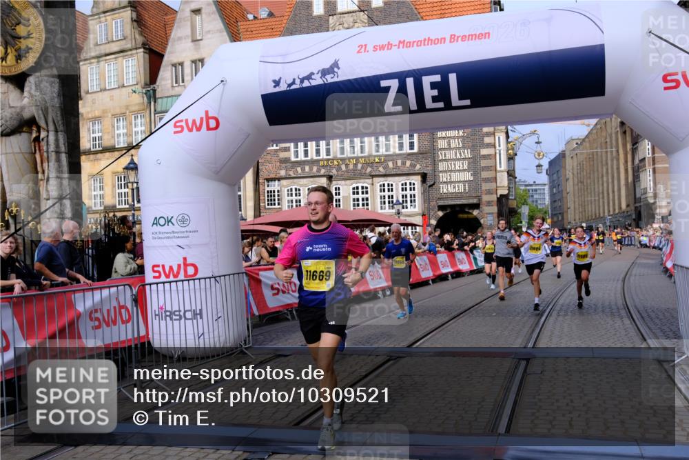 13.09.2026 - 21. swb-Marathon Bremen Tim E. http://msf.ph/oto/10309521 13.09.2026 10:52:44 Ziel 10761, 10812, 10958, 11350, 11604, 11605, 11610, 11669, 12319, 12361, 12439, 12533 meine-sportfotos.de