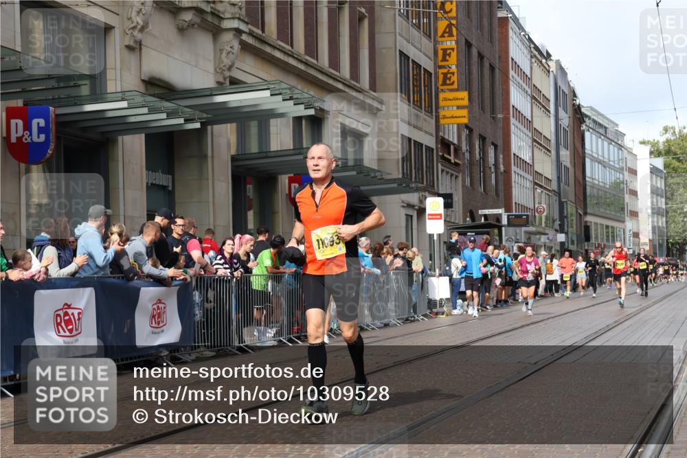 13.09.2026 - 21. swb-Marathon Bremen Strokosch-Dieckow http://msf.ph/oto/10309528 13.09.2026 10:54:42 Ziel 10555, 10646, 10901, 11001, 11620, 11860, 11889, 11908, 11976, 12313, 12800, 13592, 10067, 10146, 10410, 10503, 10589, 10608, 10631, 10704, 10765, 10837, 10884, 11039, 11040, 11174, 11389, 11569, 11593, 11874, 12038, 12265, 12328, 12467, 12519, 13526 meine-sportfotos.de