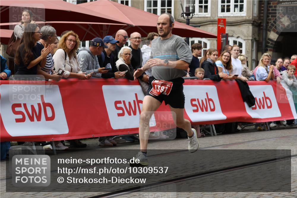 13.09.2026 - 21. swb-Marathon Bremen Strokosch-Dieckow http://msf.ph/oto/10309537 13.09.2026 13:03:21 Ziel 1381, 1862, 7265, 8319, 8325, 8331, 8756, 9200, 1372, 1950, 3092, 7715 meine-sportfotos.de