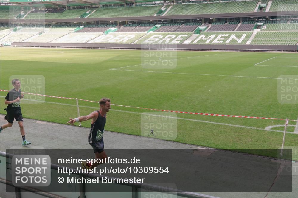 13.09.2026 - 21. swb-Marathon Bremen Michael Burmester http://msf.ph/oto/10309554 13.09.2026 12:43:00 Laufen im Stadion 439, 749, 819, 1009, 1223, 1224, 1562, 1619, 1667, 1712, 1745, 1822, 1850, 1862, 1879, 1921, 2094, 2207, 2651, 2683, 3251, 3368, 3500, 3584, 3624, 3688, 4096, 4847, 5143, 5199, 5316, 5601, 5663, 5672, 5776, 5828, 6264, 6359, 6579, 6929, 6991, 7141, 7170, 7841, 7950, 8311, 8383, 8394, 8689, 8749, 8850, 8994, 9120, 9153, 9200, 9233, 9533, 9849, 277, 453, 807, 862, 901, 1248, 1320, 1323, 1472, 1576, 1587, 1717, 1751, 1911, 5160, 5163, 5912 meine-sportfotos.de