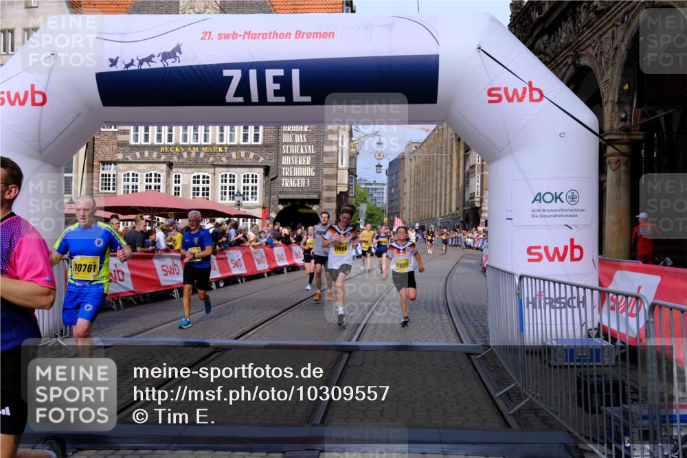 13.09.2026 - 21. swb-Marathon Bremen Tim E. http://msf.ph/oto/10309557 13.09.2026 10:52:45 Ziel 10761, 10812, 10958, 11109, 11350, 11604, 11605, 11610, 11669, 12319, 12361, 12439, 12533 meine-sportfotos.de