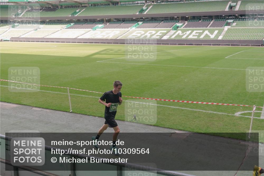 13.09.2026 - 21. swb-Marathon Bremen Michael Burmester http://msf.ph/oto/10309564 13.09.2026 12:43:01 Laufen im Stadion 439, 749, 819, 1009, 1223, 1224, 1562, 1619, 1667, 1712, 1745, 1822, 1850, 1862, 1879, 1921, 2094, 2207, 2651, 2683, 3251, 3368, 3500, 3584, 3624, 3688, 4096, 4847, 5143, 5199, 5316, 5601, 5663, 5672, 5776, 5828, 6264, 6359, 6579, 6929, 6991, 7141, 7170, 7841, 7950, 8311, 8383, 8394, 8689, 8749, 8850, 8994, 9120, 9153, 9200, 9233, 9533, 9849, 277, 453, 807, 862, 901, 1248, 1320, 1323, 1472, 1576, 1587, 1717, 1751, 1911, 5160, 5163, 5912 meine-sportfotos.de