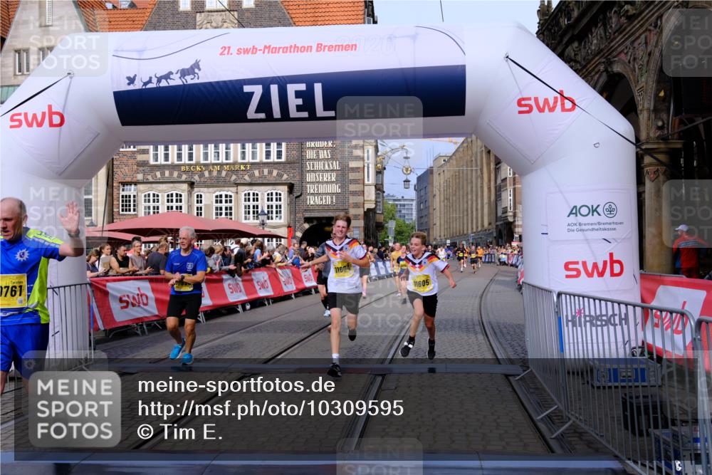 13.09.2026 - 21. swb-Marathon Bremen Tim E. http://msf.ph/oto/10309595 13.09.2026 10:52:45 Ziel 10761, 10812, 10958, 11109, 11350, 11604, 11605, 11610, 11669, 12319, 12361, 12439, 12533 meine-sportfotos.de