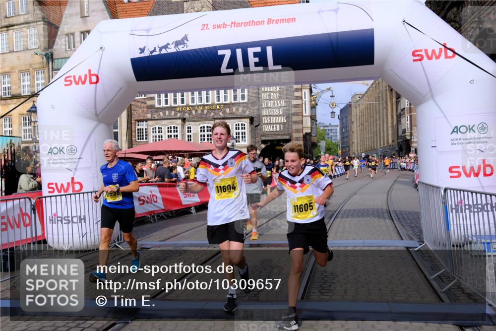 13.09.2026 - 21. swb-Marathon Bremen Tim E. http://msf.ph/oto/10309657 13.09.2026 10:52:46 Ziel 10761, 10812, 10958, 11109, 11350, 11604, 11605, 11610, 11669, 12319, 12361, 12439, 12533 meine-sportfotos.de
