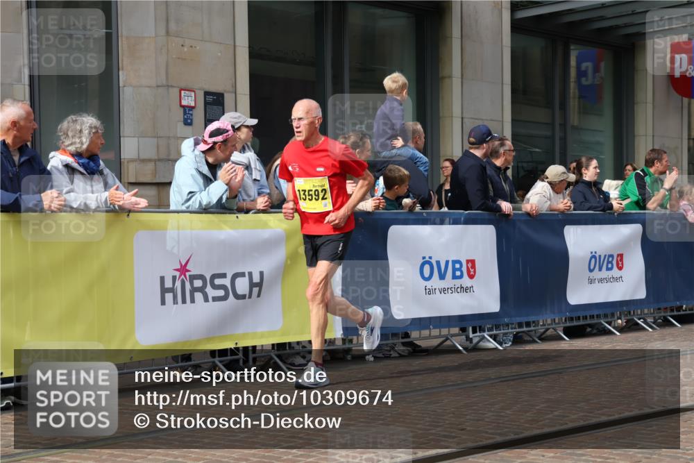 13.09.2026 - 21. swb-Marathon Bremen Strokosch-Dieckow http://msf.ph/oto/10309674 13.09.2026 10:54:47 Ziel 10555, 10646, 10901, 11001, 11014, 11466, 11620, 11631, 11860, 11889, 11908, 11910, 11976, 12201, 12313, 12549, 13592, 10067, 10146, 10410, 10589, 10608, 10704, 10765, 11039, 11040, 11174, 11389, 11569, 11593, 11874, 12038, 12265, 12328, 12467, 12519, 12800, 13526 meine-sportfotos.de