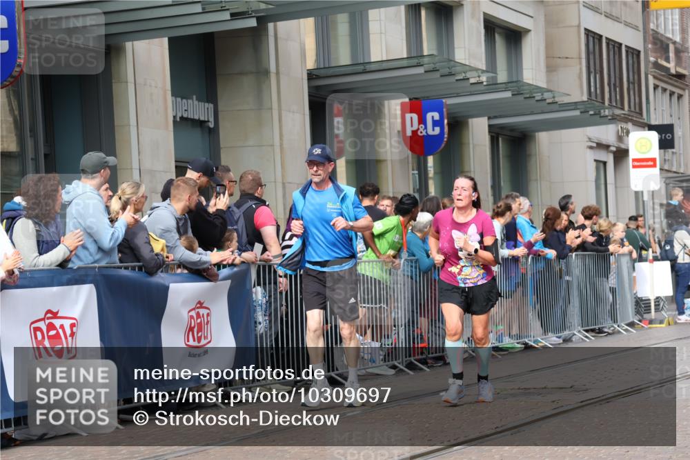 13.09.2026 - 21. swb-Marathon Bremen Strokosch-Dieckow http://msf.ph/oto/10309697 13.09.2026 10:54:48 Ziel 10555, 10646, 10901, 11001, 11014, 11466, 11620, 11631, 11860, 11889, 11908, 11910, 11976, 12201, 12313, 12549, 13592, 10067, 10146, 10410, 10589, 10608, 10704, 10765, 11039, 11040, 11174, 11389, 11569, 11593, 11874, 12038, 12265, 12467, 12519, 12800, 13526 meine-sportfotos.de