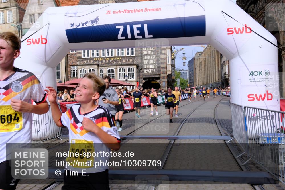13.09.2026 - 21. swb-Marathon Bremen Tim E. http://msf.ph/oto/10309709 13.09.2026 10:52:47 Ziel 10761, 10812, 10906, 10958, 11109, 11350, 11604, 11605, 11610, 11669, 12361, 12439, 12533 meine-sportfotos.de