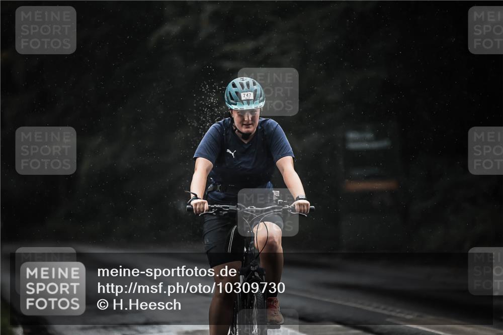 13.09.2026 - Stadtparktriathlon H.Heesch http://msf.ph/oto/10309730 13.09.2026 11:42:45 Radfahren 747, 892, 919 meine-sportfotos.de
