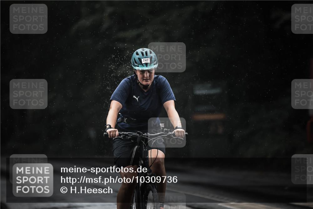 13.09.2026 - Stadtparktriathlon H.Heesch http://msf.ph/oto/10309736 13.09.2026 11:42:45 Radfahren 747, 892, 919 meine-sportfotos.de