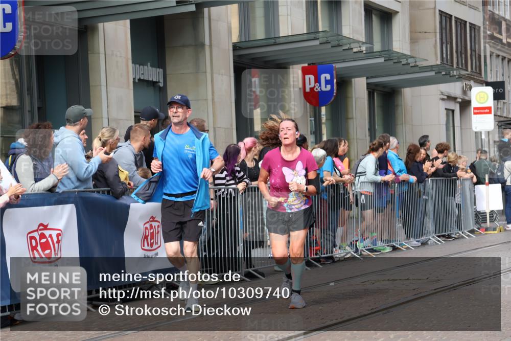 13.09.2026 - 21. swb-Marathon Bremen Strokosch-Dieckow http://msf.ph/oto/10309740 13.09.2026 10:54:49 Ziel 10555, 10646, 10901, 11001, 11014, 11466, 11620, 11631, 11860, 11889, 11908, 11910, 11976, 12201, 12313, 12549, 13592, 10067, 10146, 10410, 10589, 10608, 10704, 10765, 11039, 11040, 11174, 11389, 11569, 11593, 11874, 12038, 12467, 12519, 12800, 13526, 13592 meine-sportfotos.de