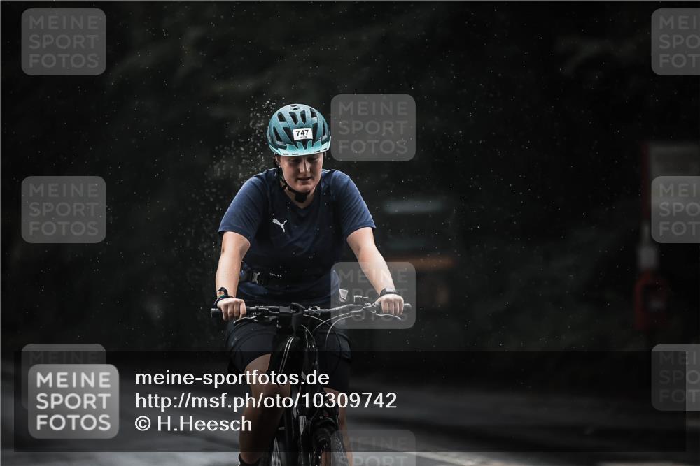13.09.2026 - Stadtparktriathlon H.Heesch http://msf.ph/oto/10309742 13.09.2026 11:42:45 Radfahren 747, 892, 919 meine-sportfotos.de