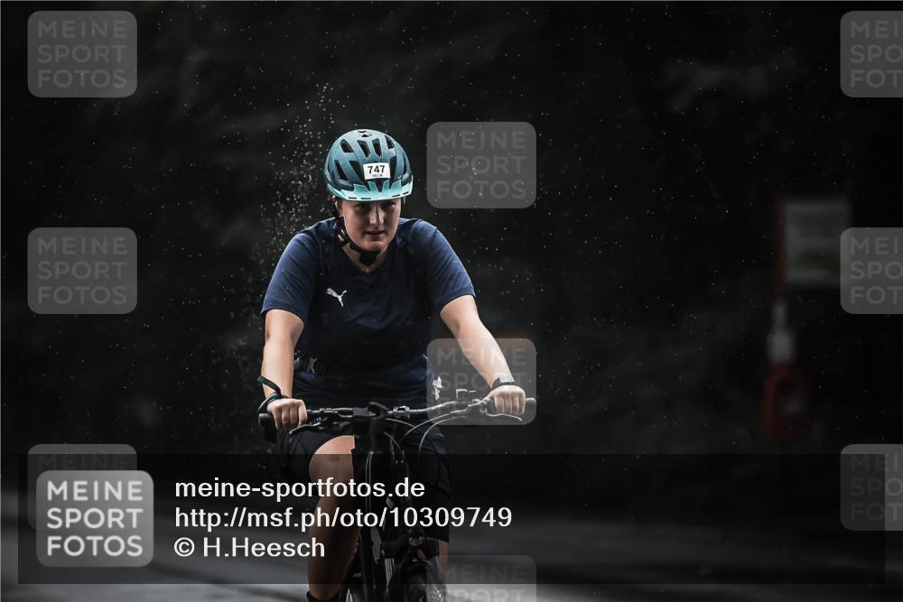 13.09.2026 - Stadtparktriathlon H.Heesch http://msf.ph/oto/10309749 13.09.2026 11:42:45 Radfahren 747, 892, 919 meine-sportfotos.de