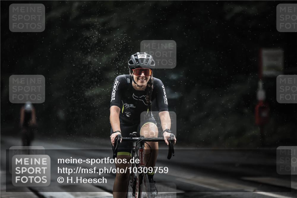13.09.2026 - Stadtparktriathlon H.Heesch http://msf.ph/oto/10309759 13.09.2026 11:42:56 Radfahren 726, 729, 822 meine-sportfotos.de