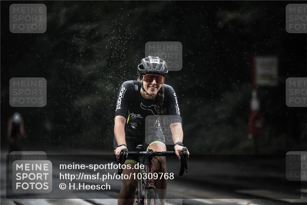 13.09.2026 - Stadtparktriathlon H.Heesch http://msf.ph/oto/10309768 13.09.2026 11:42:56 Radfahren 726, 729, 822 meine-sportfotos.de
