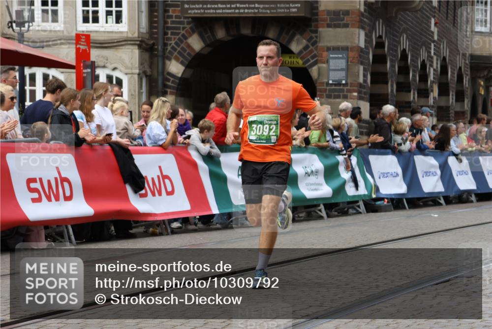 13.09.2026 - 21. swb-Marathon Bremen Strokosch-Dieckow http://msf.ph/oto/10309792 13.09.2026 13:03:34 Ziel 7206, 7478, 8028, 8756, 9200, 1090, 1587, 5024, 5143, 5719, 6973, 8096 meine-sportfotos.de