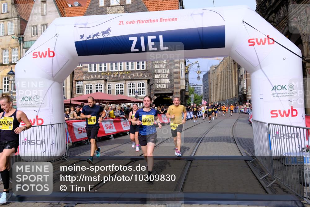 13.09.2026 - 21. swb-Marathon Bremen Tim E. http://msf.ph/oto/10309830 13.09.2026 10:52:49 Ziel 10193, 10761, 10812, 10906, 10958, 11109, 11144, 11350, 11362, 11604, 11605, 11669, 12361, 12439, 12533 meine-sportfotos.de