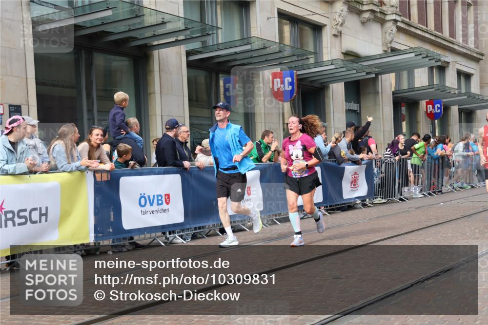13.09.2026 - 21. swb-Marathon Bremen Strokosch-Dieckow http://msf.ph/oto/10309831 13.09.2026 10:54:50 Ziel 10555, 10646, 10901, 11001, 11014, 11466, 11620, 11631, 11860, 11889, 11908, 11910, 11976, 12201, 12313, 12549, 10146, 10410, 10589, 10608, 10704, 10765, 10901, 11039, 11040, 11174, 11389, 11569, 11874, 12038, 12467, 12519, 12800, 13526, 13592 meine-sportfotos.de