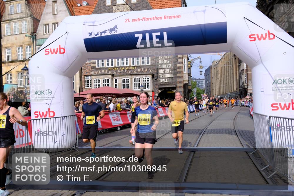 13.09.2026 - 21. swb-Marathon Bremen Tim E. http://msf.ph/oto/10309845 13.09.2026 10:52:49 Ziel 10193, 10761, 10812, 10906, 10958, 11109, 11144, 11350, 11362, 11604, 11605, 11669, 12361, 12439, 12533 meine-sportfotos.de