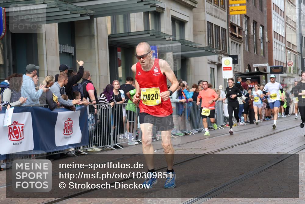 13.09.2026 - 21. swb-Marathon Bremen Strokosch-Dieckow http://msf.ph/oto/10309851 13.09.2026 10:54:51 Ziel 10555, 10646, 11001, 11014, 11466, 11620, 11631, 11860, 11889, 11908, 11910, 11976, 12201, 12313, 12549, 10410, 10589, 10608, 10704, 10901, 11039, 11040, 11174, 11389, 11569, 11874, 11889, 12038, 12313, 12519, 12800, 13526, 13592 meine-sportfotos.de