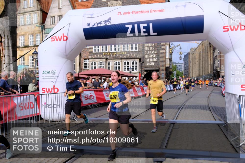 13.09.2026 - 21. swb-Marathon Bremen Tim E. http://msf.ph/oto/10309861 13.09.2026 10:52:49 Ziel 10193, 10761, 10812, 10906, 10958, 11109, 11144, 11350, 11362, 11604, 11605, 11669, 12361, 12439, 12533 meine-sportfotos.de