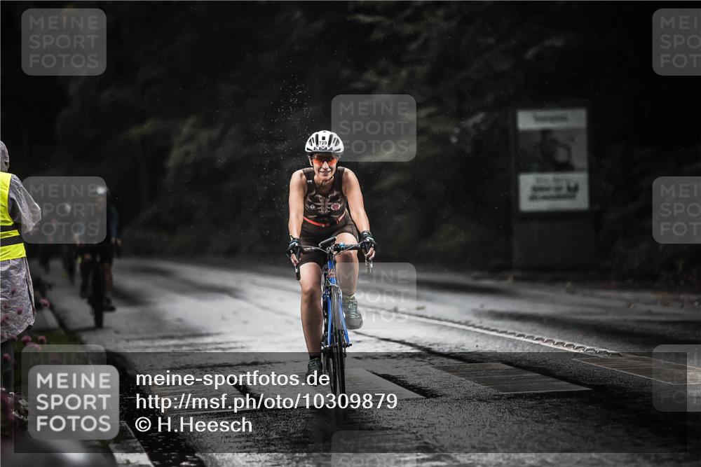 13.09.2026 - Stadtparktriathlon H.Heesch http://msf.ph/oto/10309879 13.09.2026 11:43:01 Radfahren 726, 729, 758, 822 meine-sportfotos.de