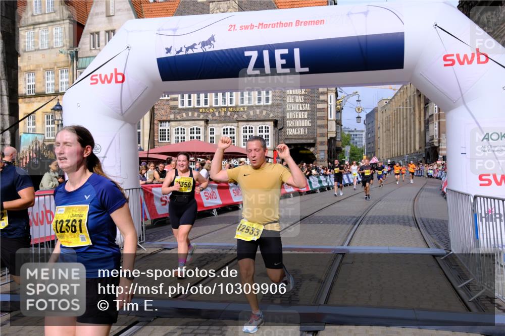 13.09.2026 - 21. swb-Marathon Bremen Tim E. http://msf.ph/oto/10309906 13.09.2026 10:52:50 Ziel 10193, 10339, 10652, 10761, 10812, 10906, 10958, 11002, 11109, 11144, 11350, 11362, 11604, 11605, 11669, 12361, 12439, 12533 meine-sportfotos.de